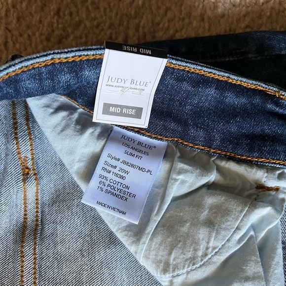 NWT Judy Blue Mid Rise Destroy Slim Fit In Dark Blue Wash Size 25/16W/20W - Picture 5 of 10